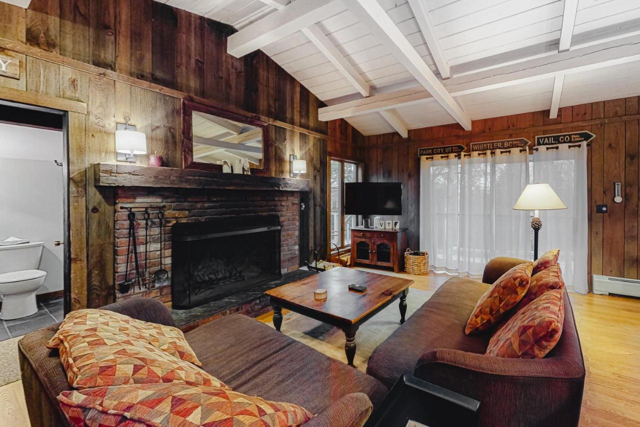 Chalet At The Base Of Okemo Mountain ラッドロー エクステリア 写真