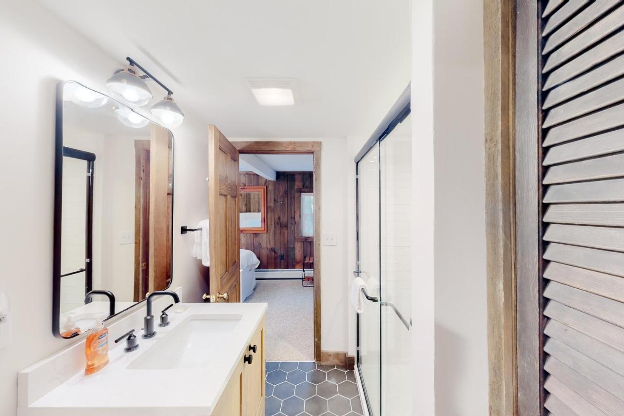 Chalet At The Base Of Okemo Mountain ラッドロー エクステリア 写真