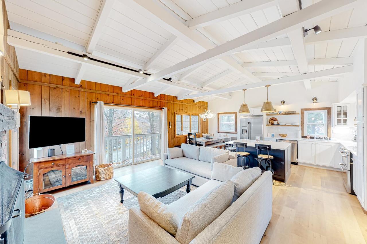 Chalet At The Base Of Okemo Mountain ラッドロー エクステリア 写真