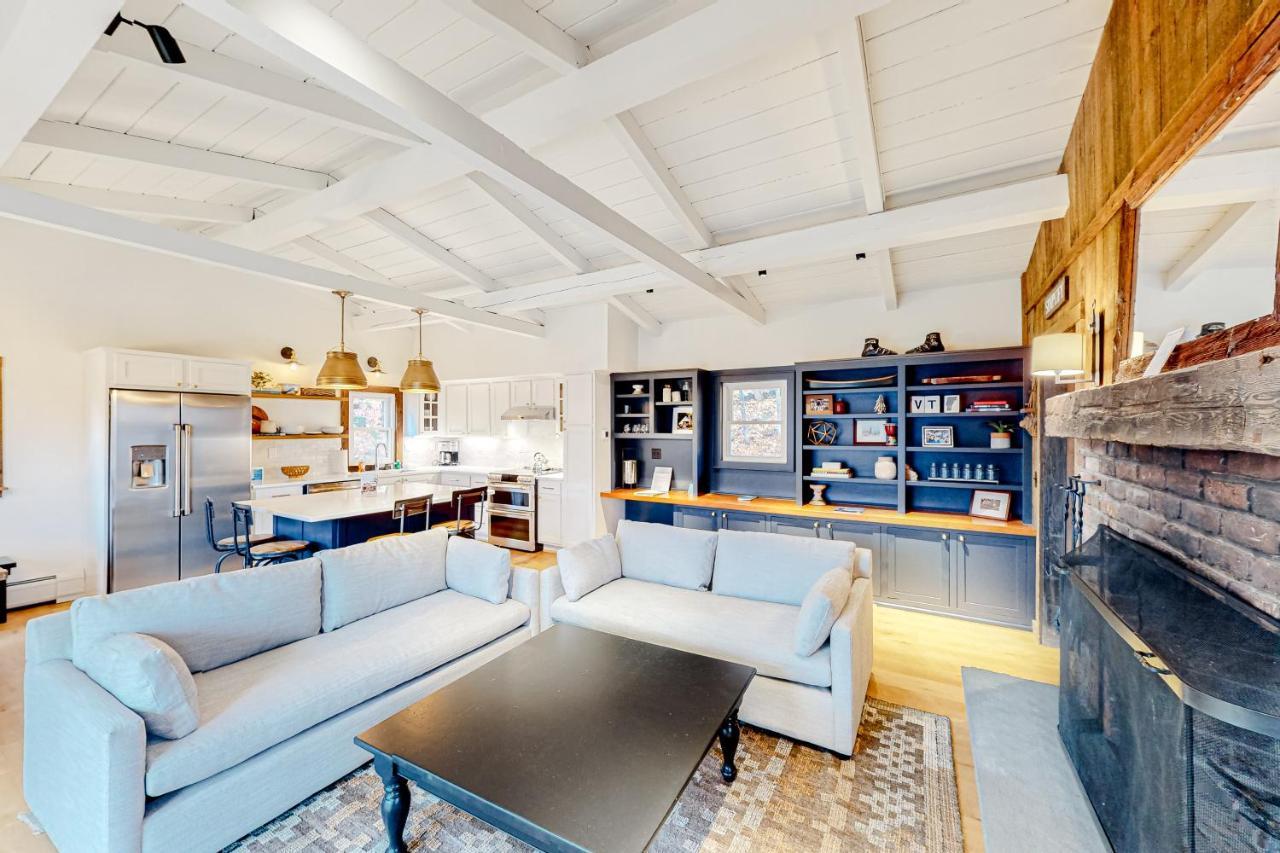 Chalet At The Base Of Okemo Mountain ラッドロー エクステリア 写真